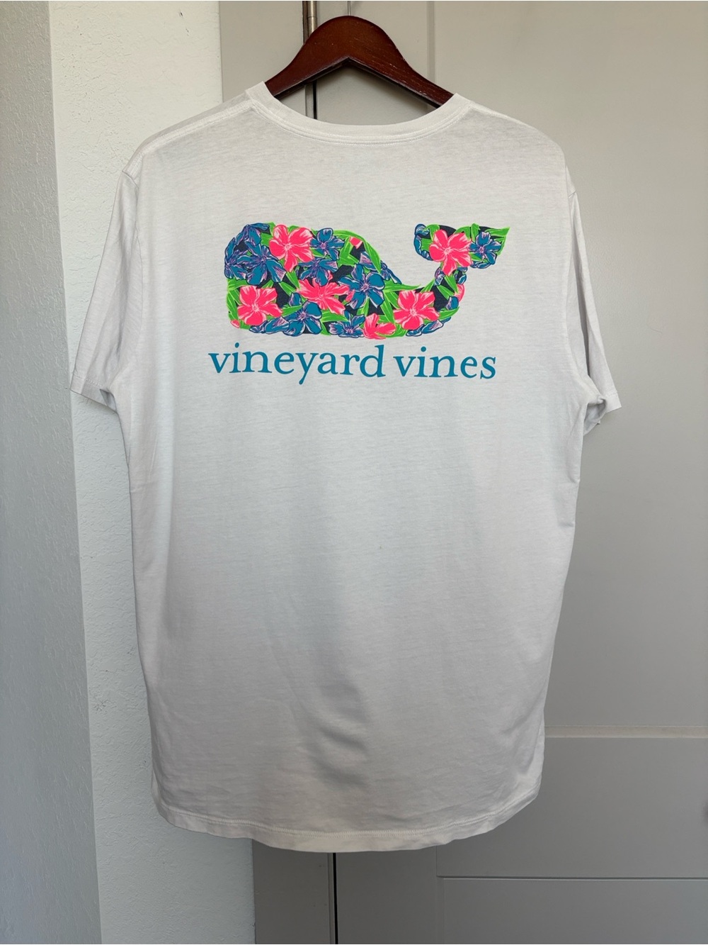VINEYARD VINES OLEANDER FLORAL WHITE GRAPHIC SHORT SLEEVE TSHIRT MENS LARGE